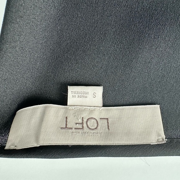 Loft black sleeveless button back top - Picture 3 of 4